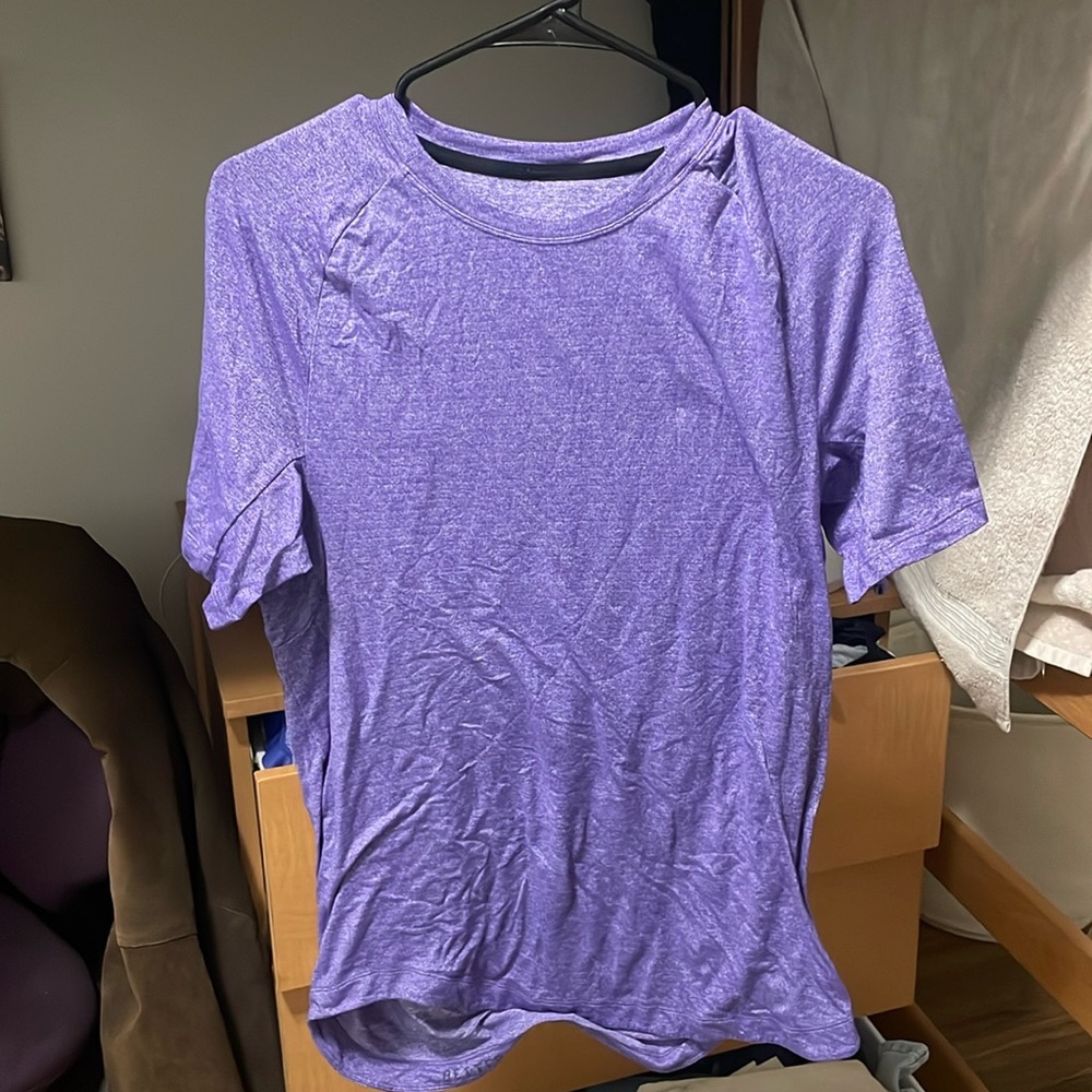 Men’s medium lululemon shirt